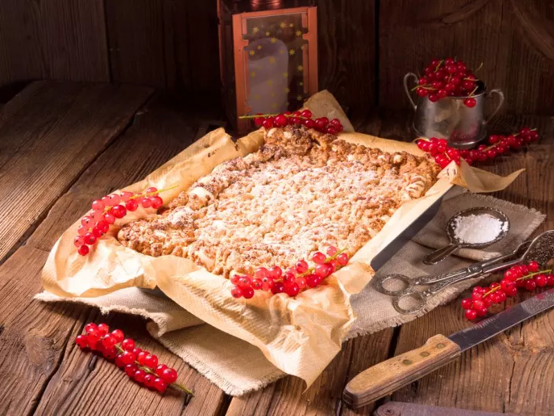 Fruity Red Currant Crumble Cake 2 currant cake crumble